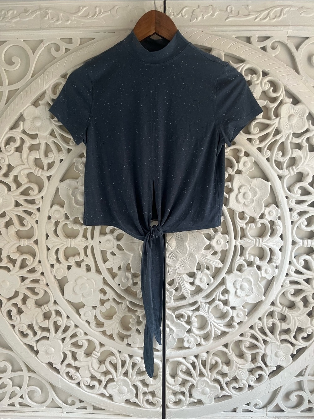 Lululemon Size 2 Blue Speckled Front Tie Mock Neck Short Sleeve Top